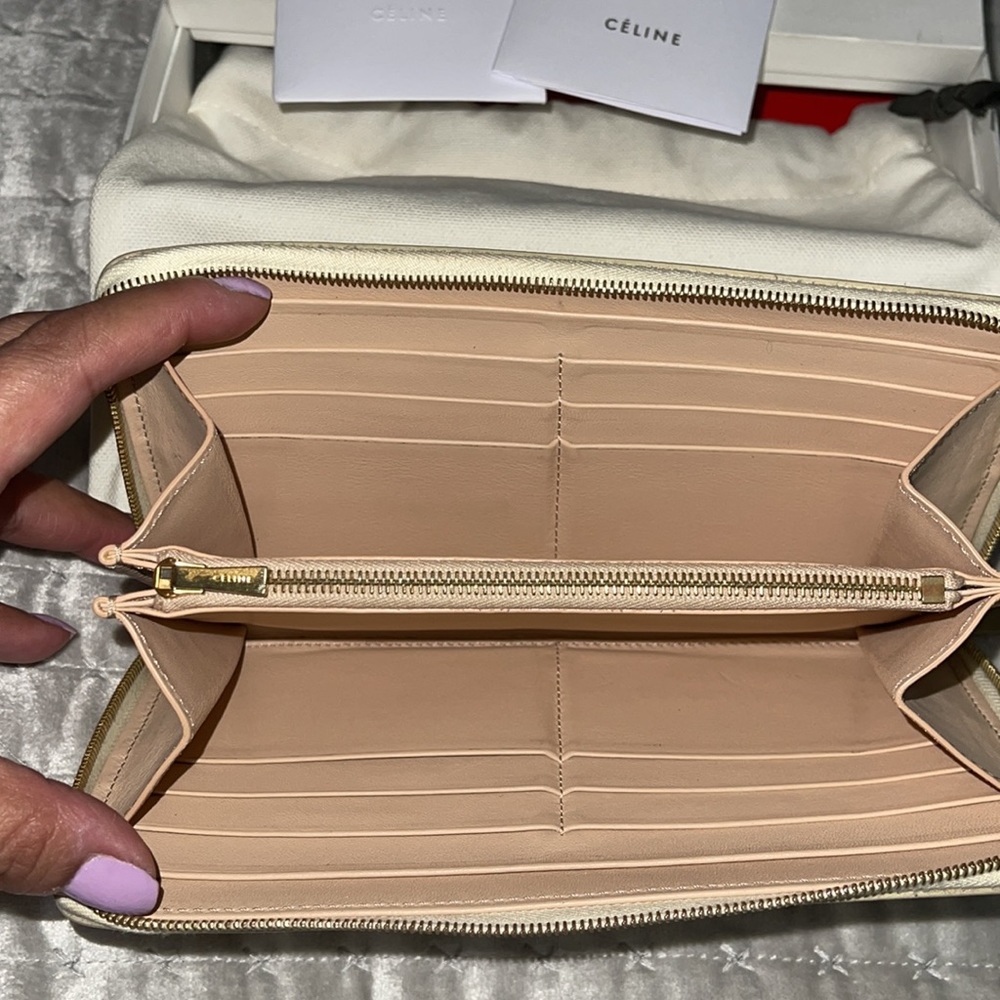 Celine Preloved wallet great condition comes with box n dust bag . - Picture 7 of 12